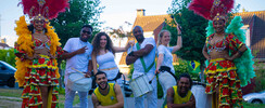 Compagnie wim percussion  -  Batucada Paris  en déambulation parade carnaval 